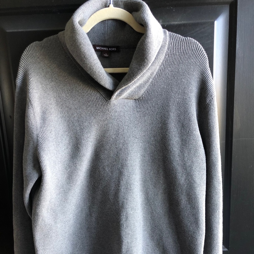 Long sleeve gray sweater. Falls at hips.
